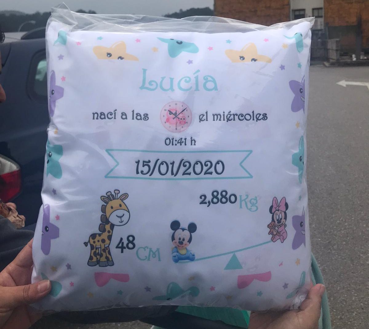 Cojín nacimiento estrellas de colores