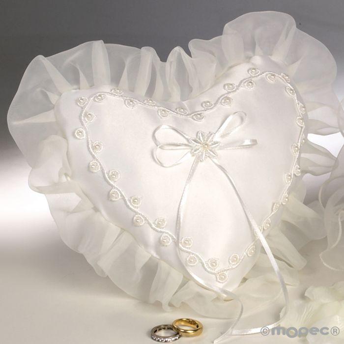 Cojín de alianzas con corazón y perlas color marfil A07