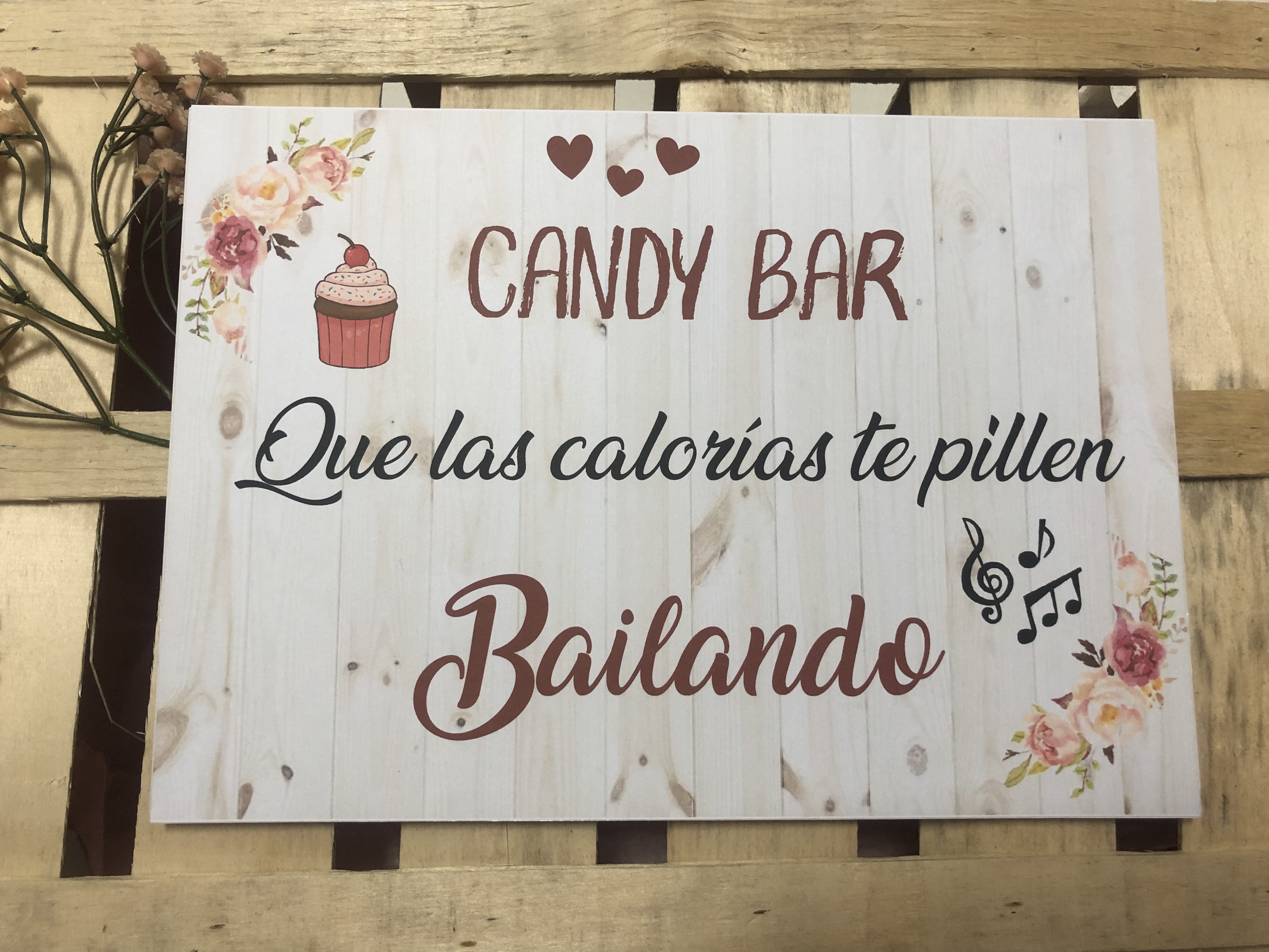Cartel  «Candy Bar» fondo madera con flores