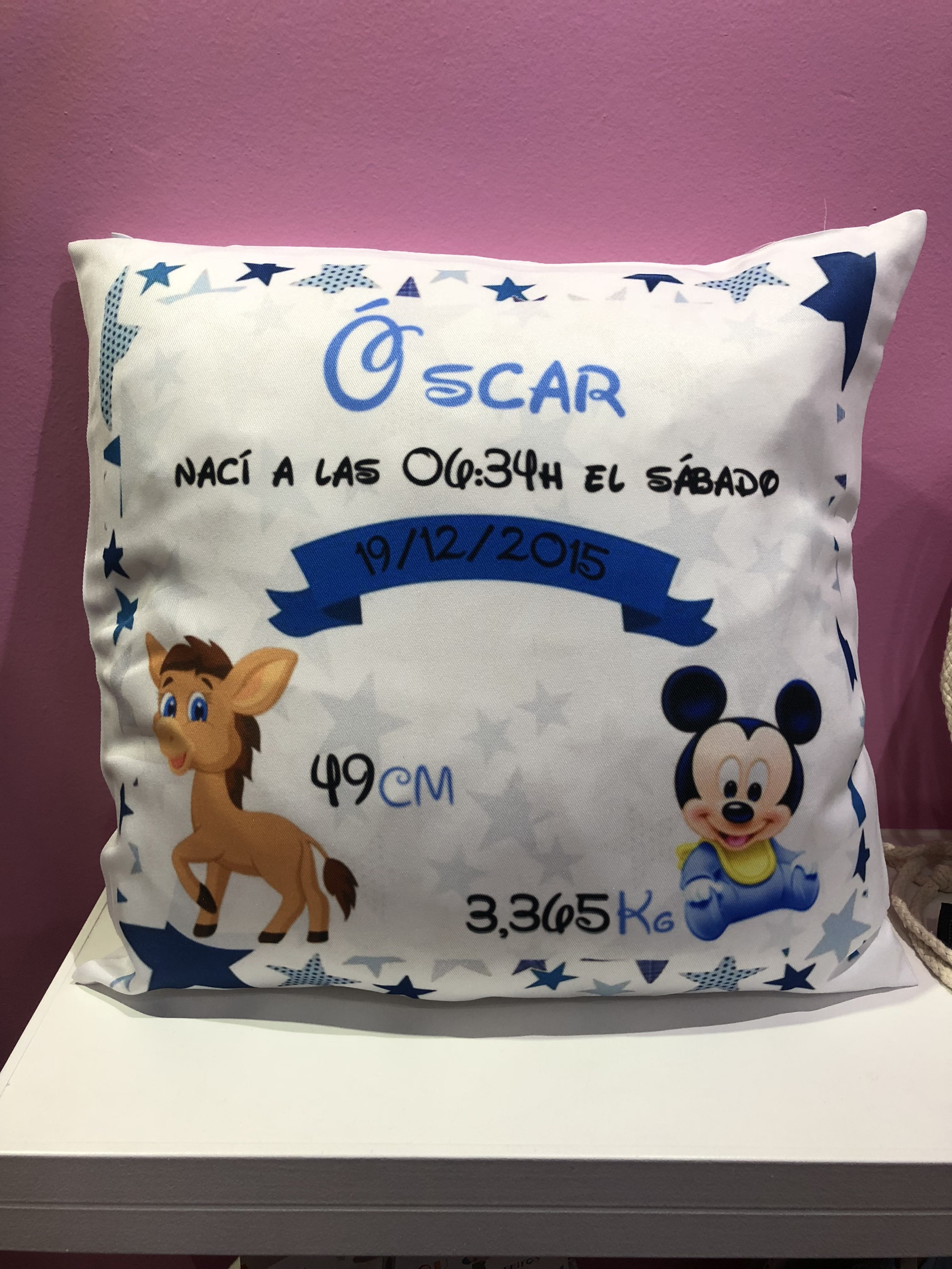 Cojín nacimiento cuadrado 40×40 estrellas azules