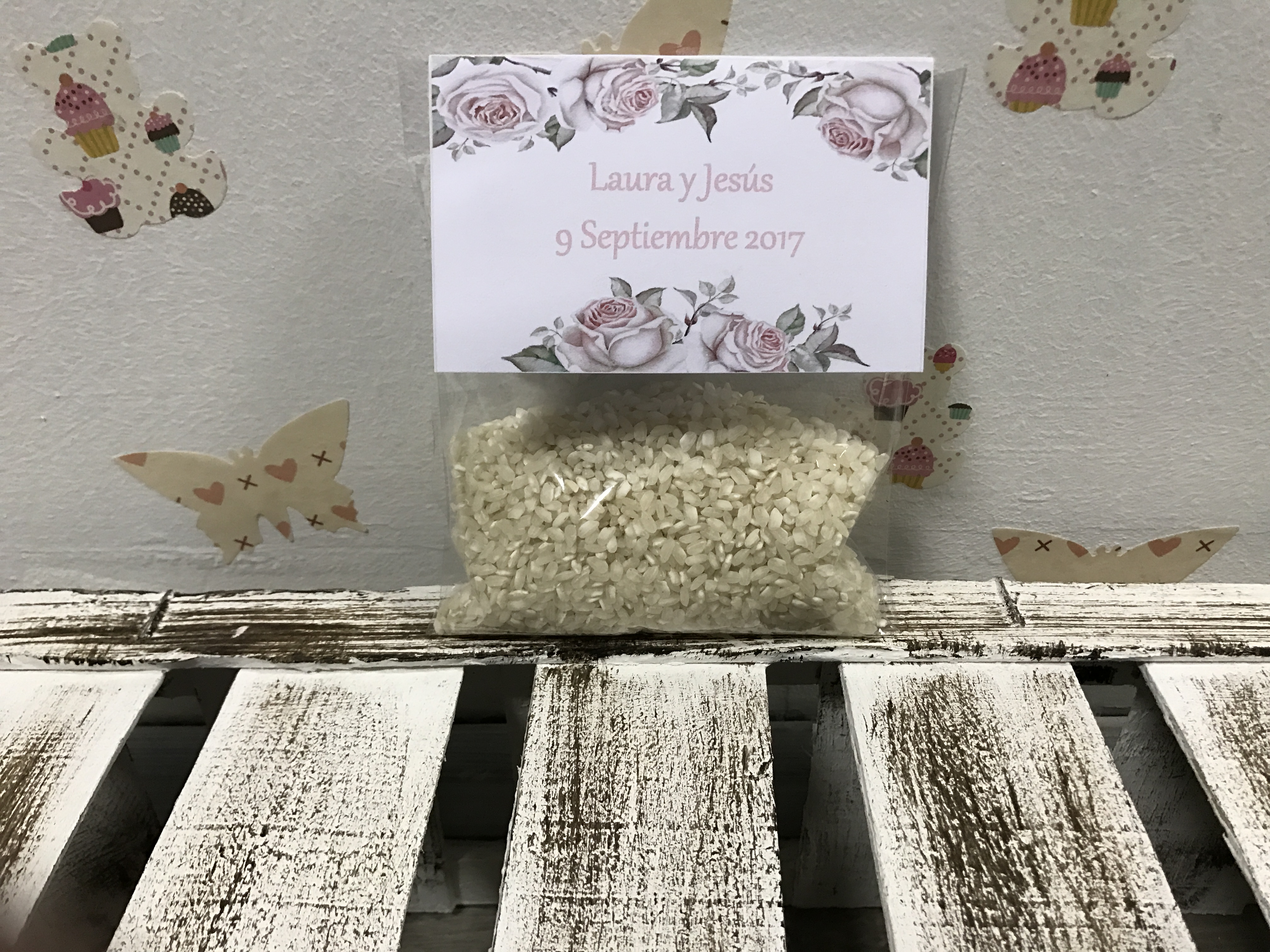 Bolsa de arroz fondo rosas rosas