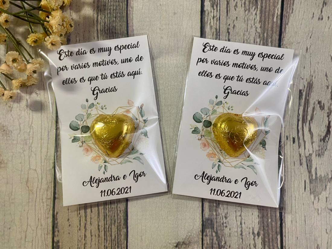 Tarjeta de agradecimiento con gominola fondo estructura hojas