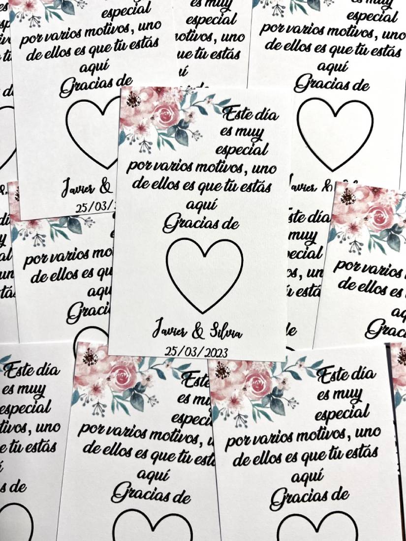 Tarjeta de agradecimiento con bombón flores rosas con hojas