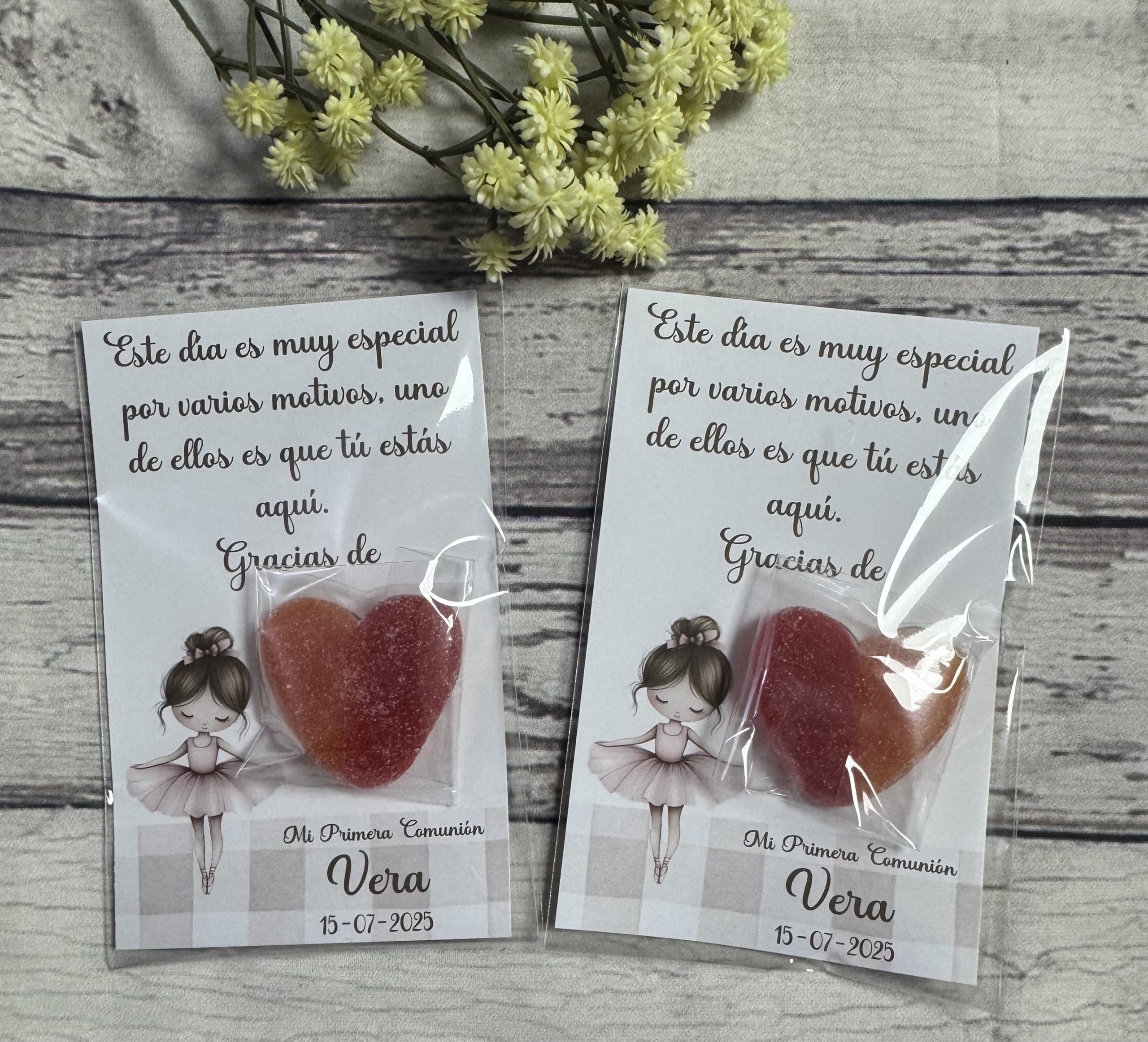 Tarjeta de agradecimiento con gominola cuadros vichy beige y bailarina