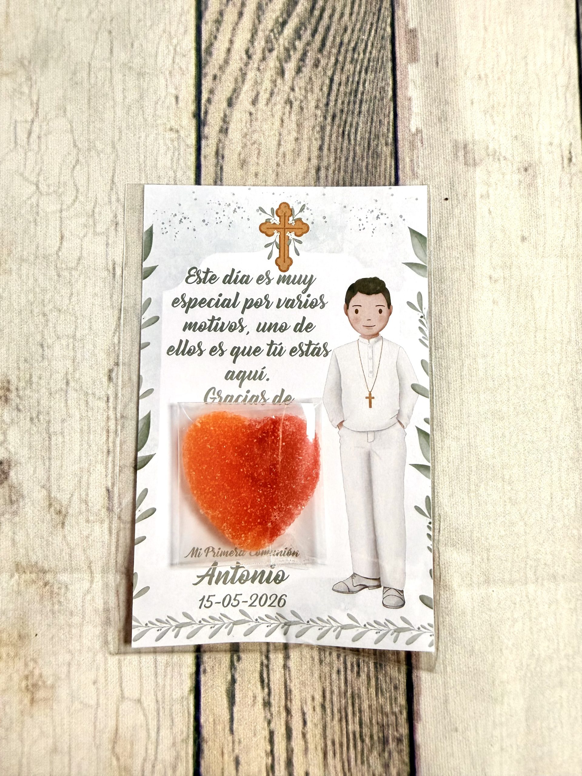 Tarjeta de agradecimiento con gominola niño hojas olivo y cruz