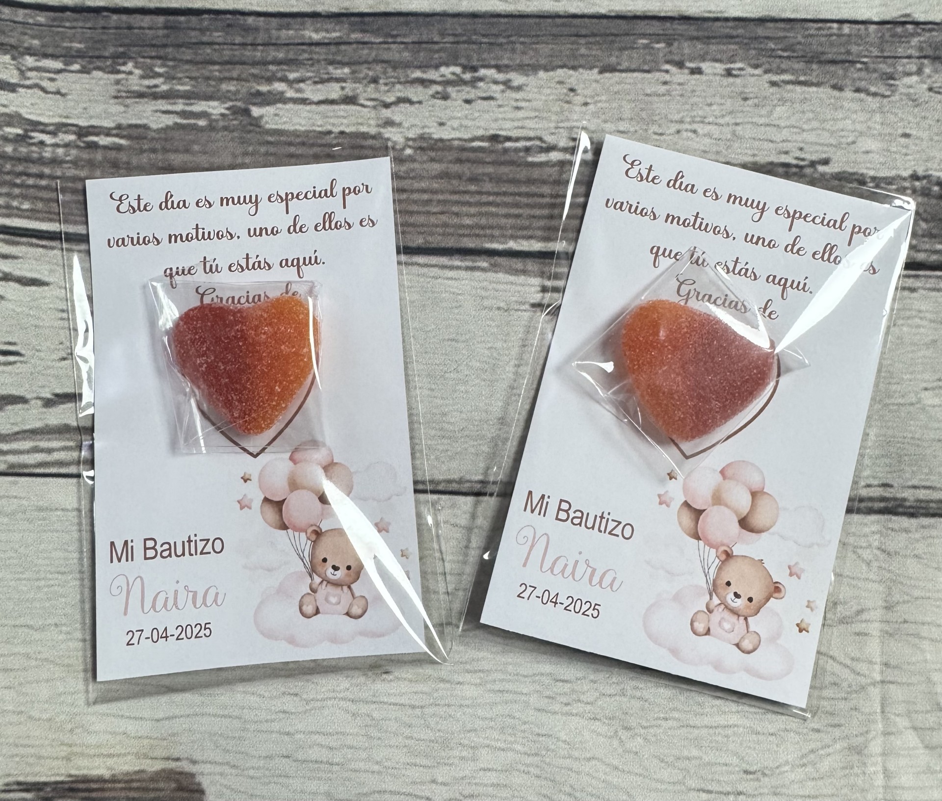 Tarjeta de agradecimiento con gominola oso rosa con globos