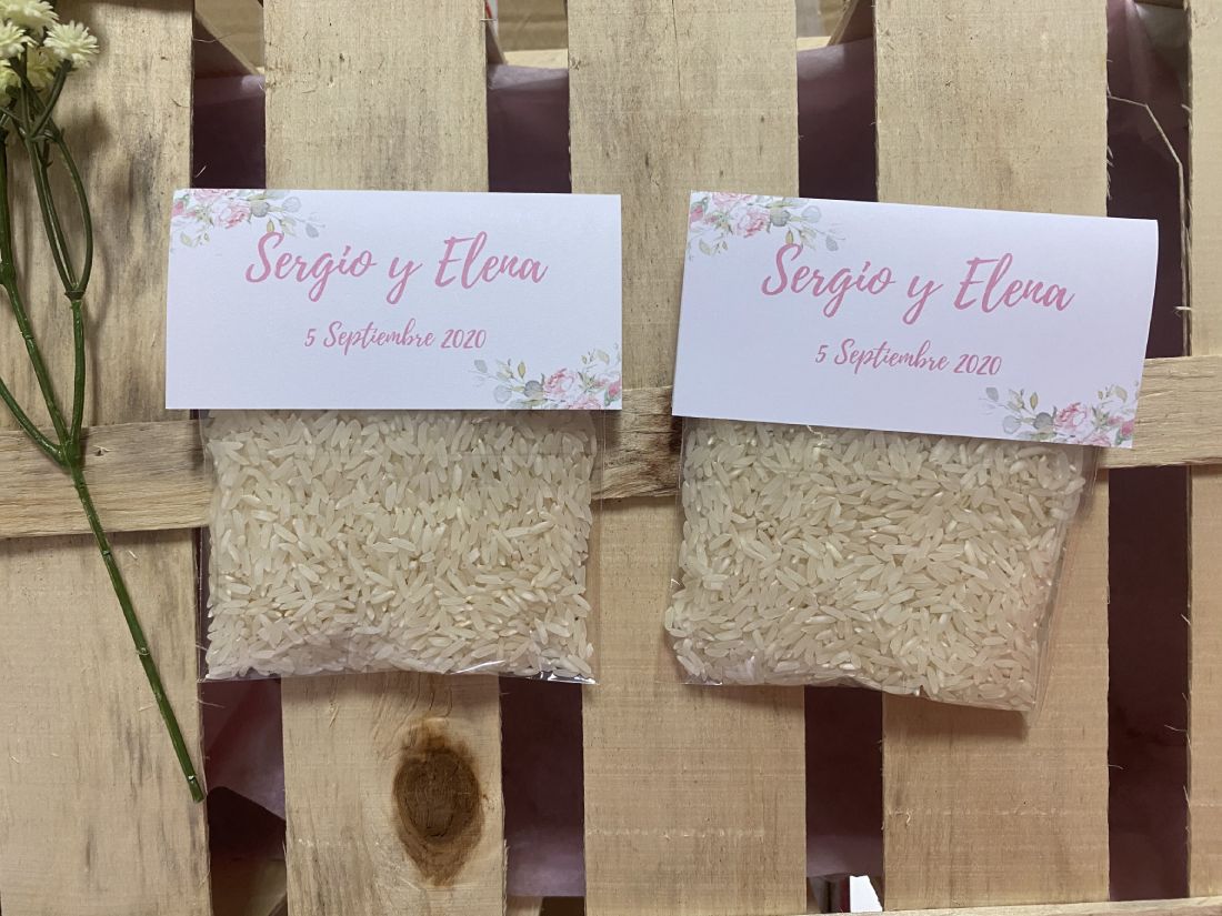 Bolsa de arroz fondo flores rosa claro y hojas