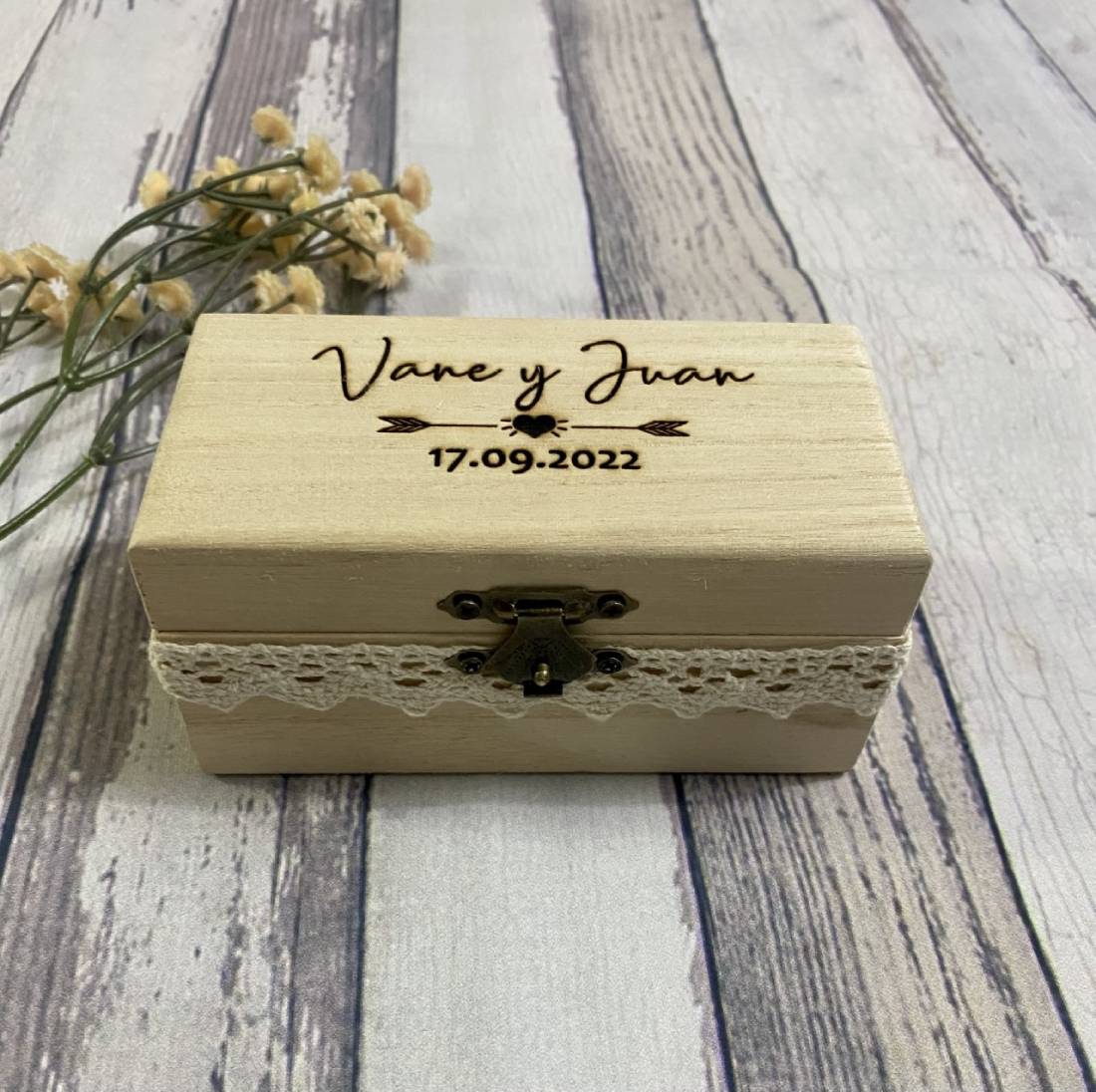 Caja alianzas con puntilla y tela interior