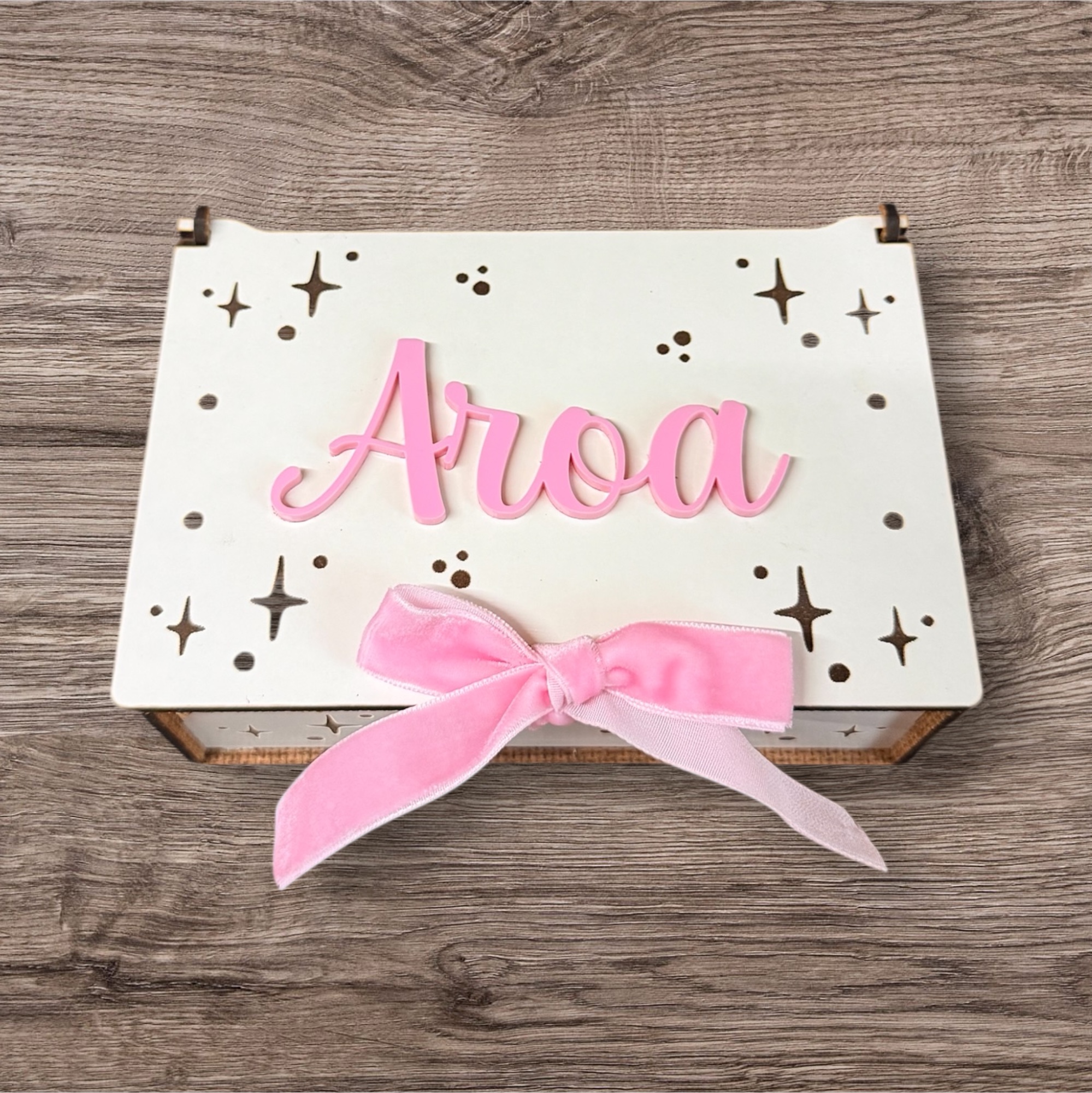 Caja madera blanca personalizada con ticket regalo de madera