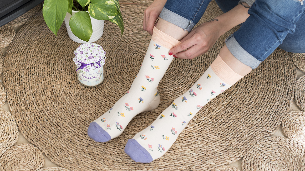 Calcetines mujer flores presentado en tarro de cristal