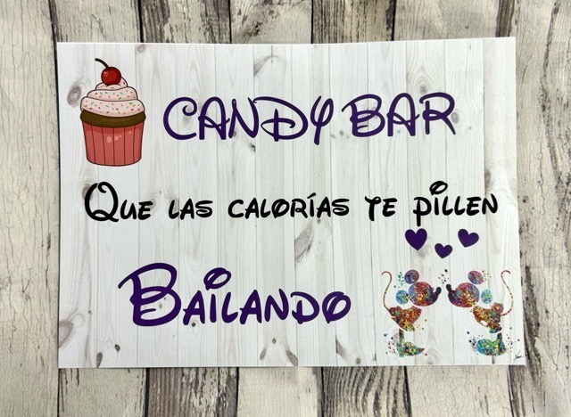 Cartel «Candy Bar» fondo madera con mickey y minnie en acuarela