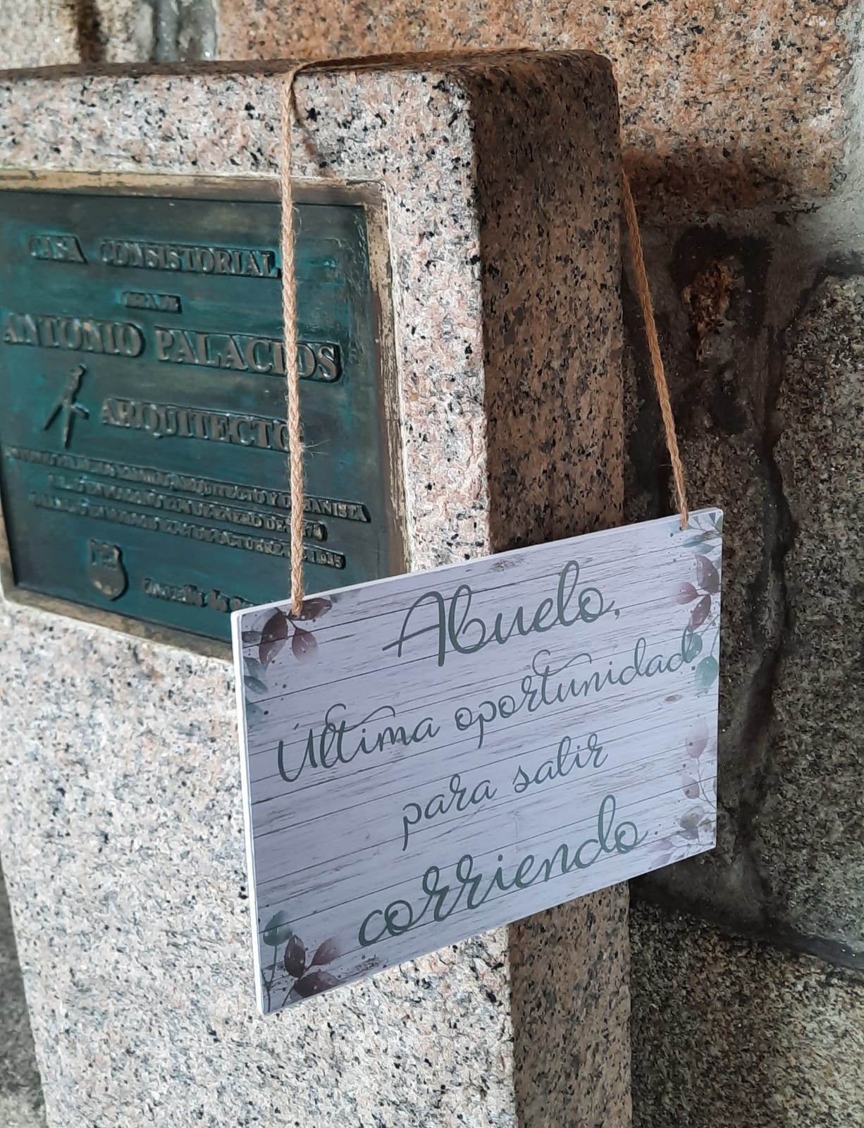Cartel «Abuelo,última oportunidad»