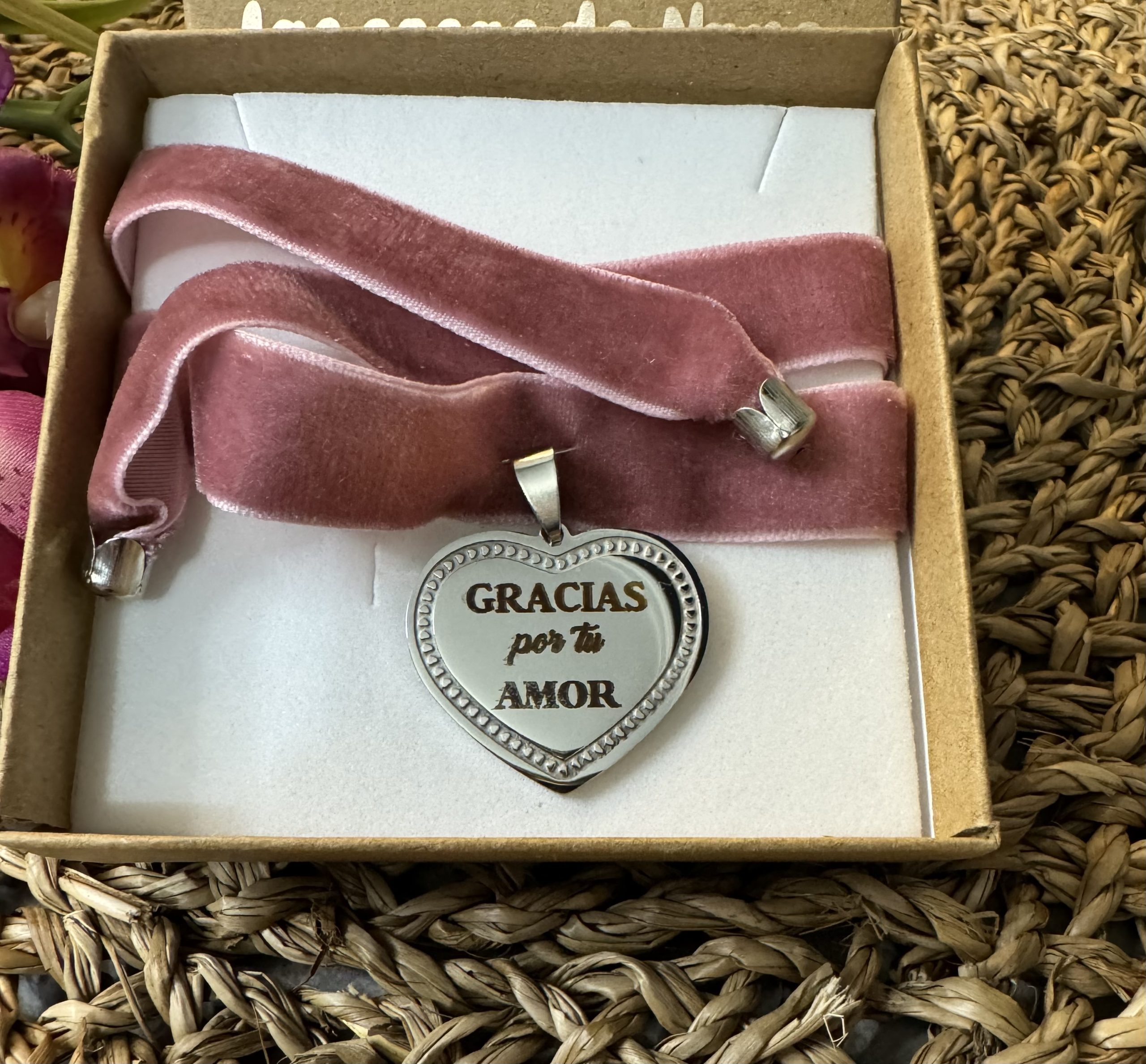 Medalla ramo corazón con ribete
