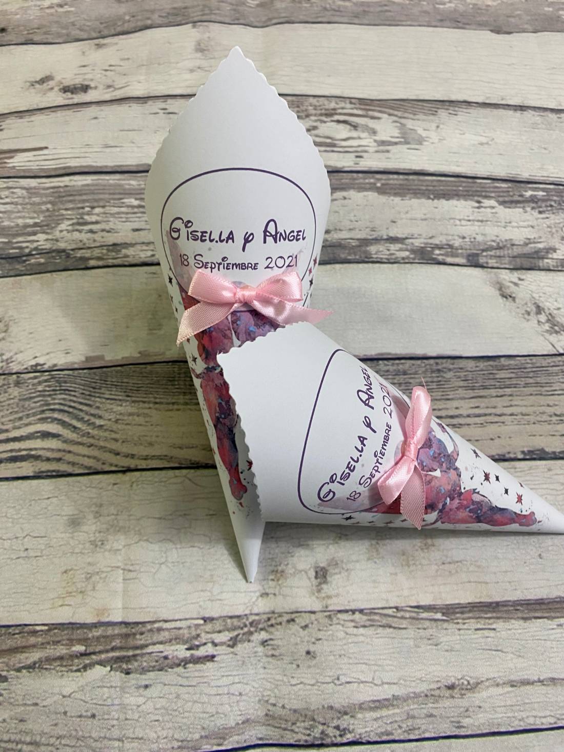 Cono boda fondo campanilla
