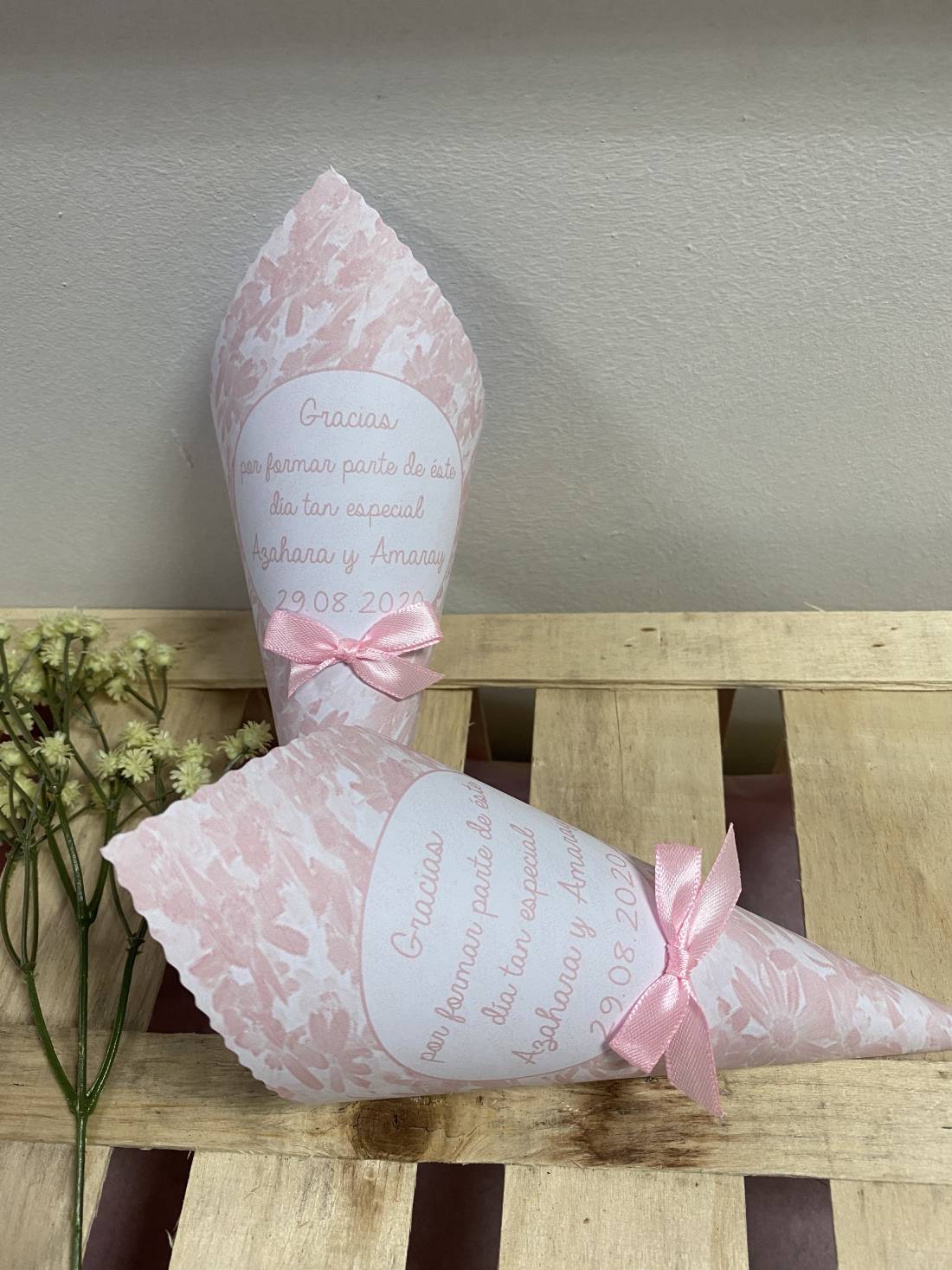 Cono fondo rosa y blanco