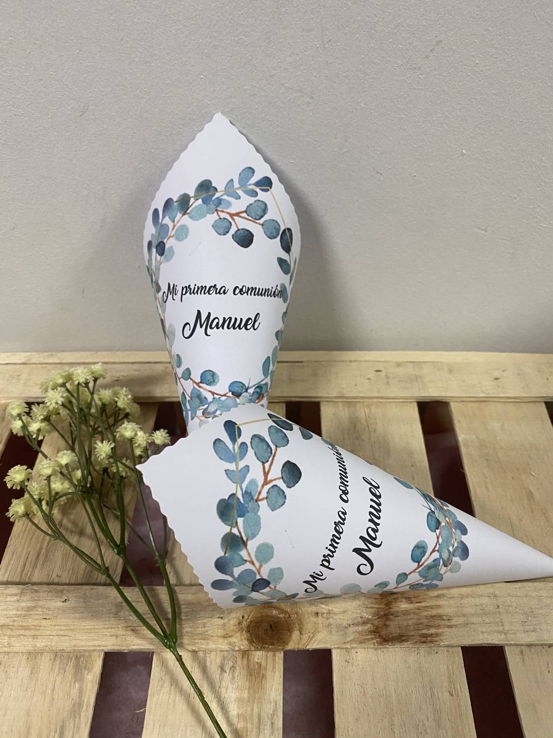 Cono hojas corona eucalipto