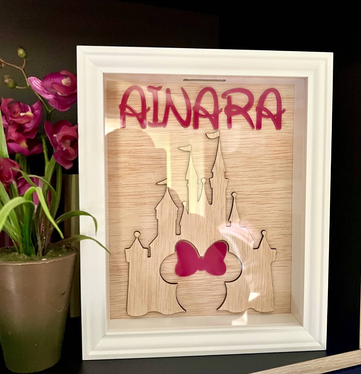 Hucha personalizada castillo disney con minnie rosa fucsia