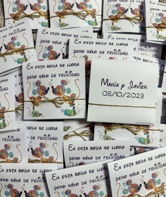 Lágrimas de felicidad fondo mickey y minnie acuarela
