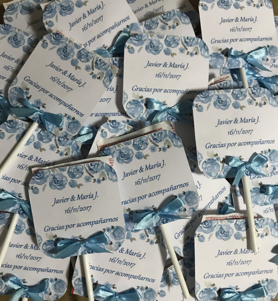 Piruleta de agradecimiento fondo rosas acuarela azul