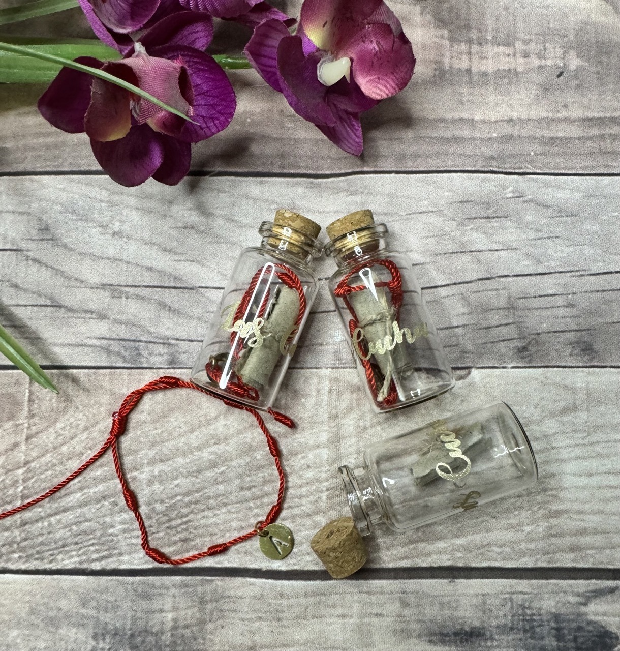 Pulsera 7 nudos personalizada con inicial en bote de cristal