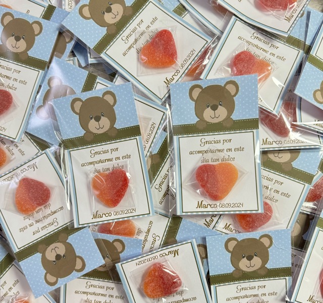 Tarjeta de agradecimiento con gominola fondo oso