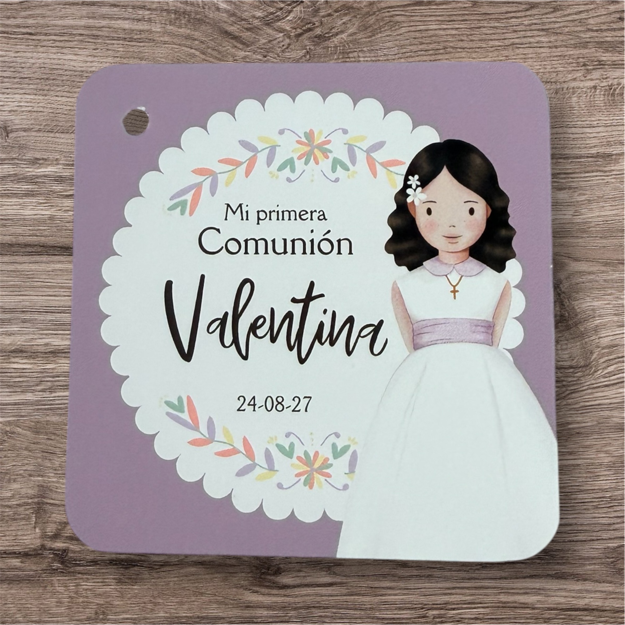 Tarjeta detalles niña flores pelo rizo