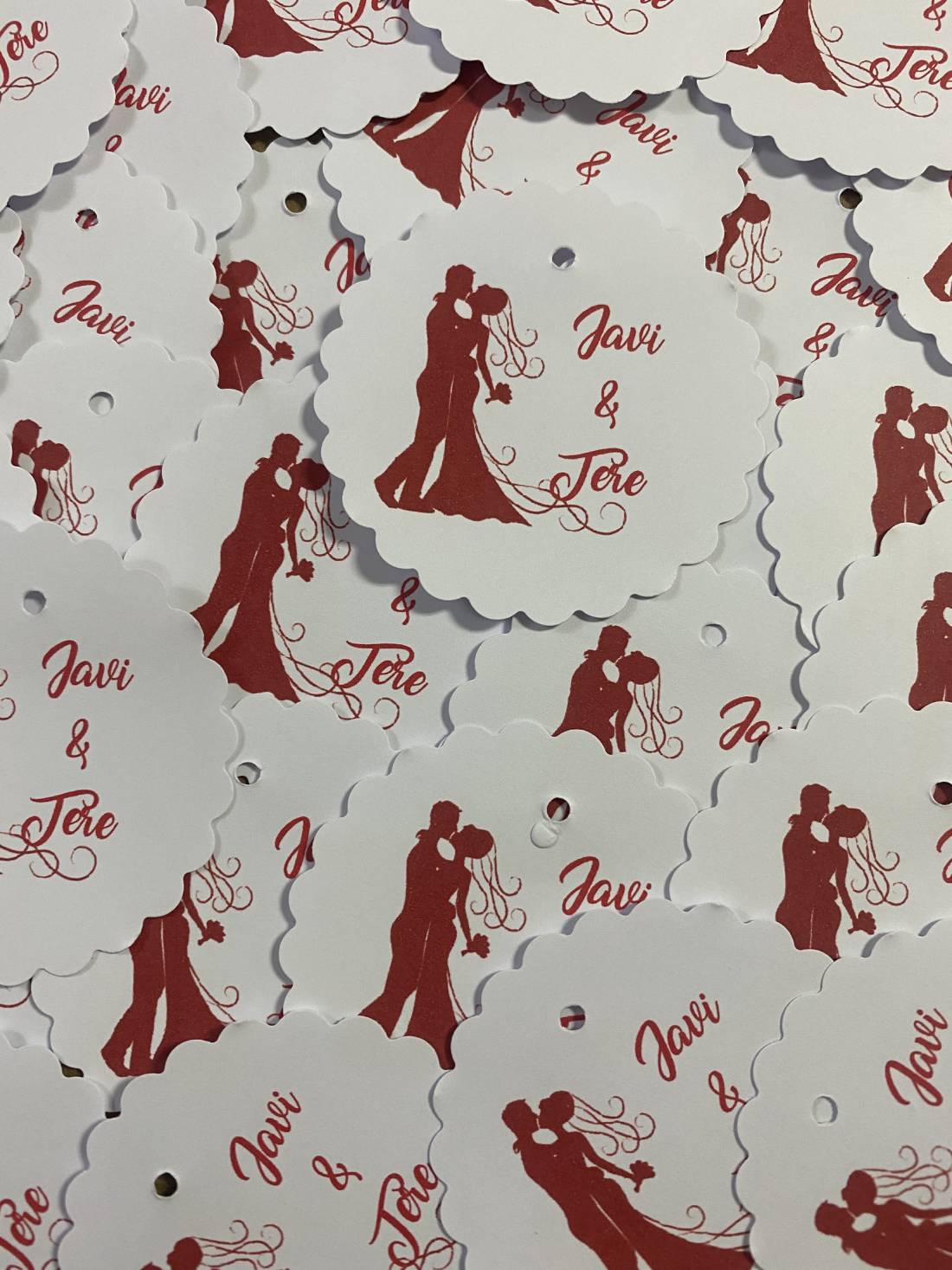 Tarjeta detalles novios rojos